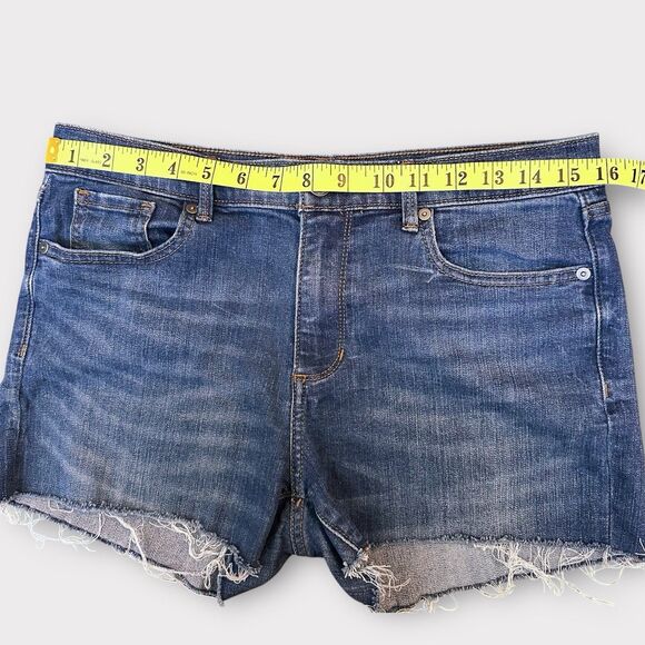 Banana Republic Cut-off Girlfriend Shorts Size 30" Mid Rise 2 1/2" Inseam Raw - Picture 6 of 7